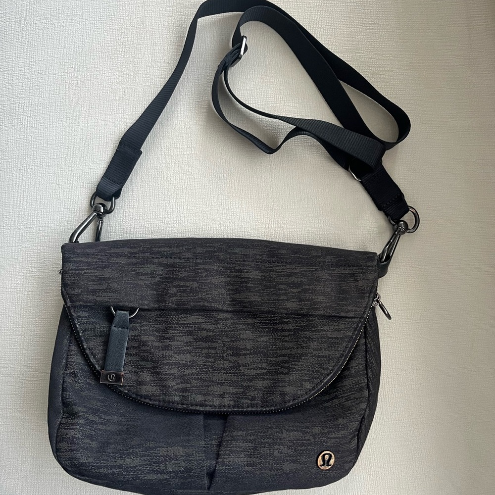 Lululemon Aqueous Ikat Jacquard Black/Brown All Night Festival Bag 5L